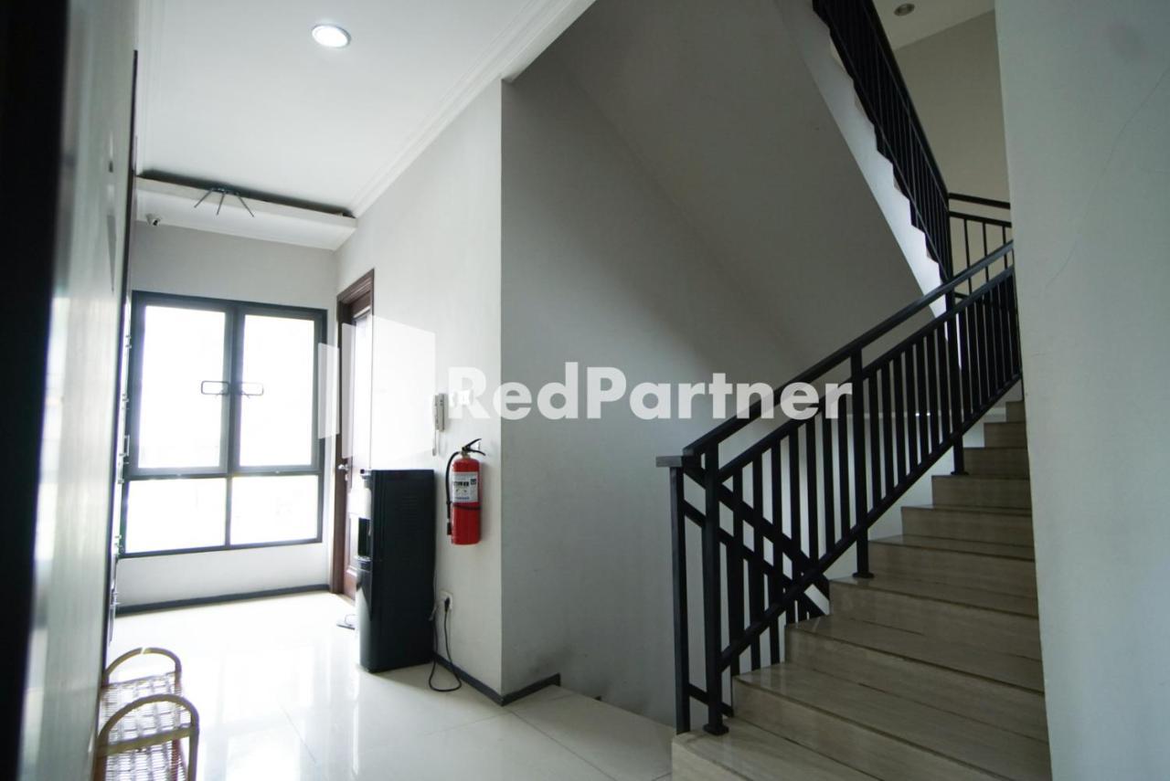 Toba Mansion Syariah Near Benhil Redpartner Hotel Джакарта Екстериор снимка