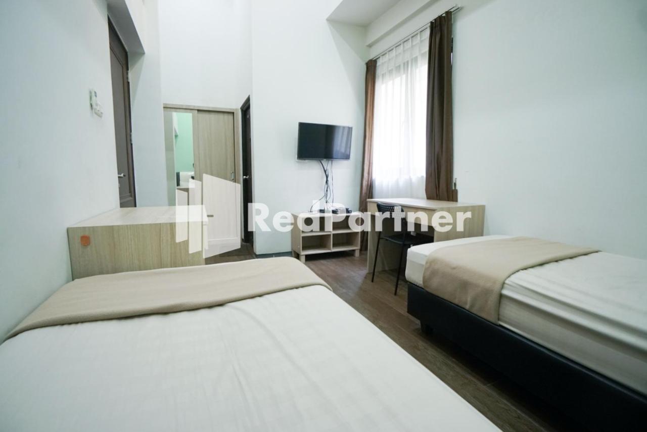Toba Mansion Syariah Near Benhil Redpartner Hotel Джакарта Екстериор снимка