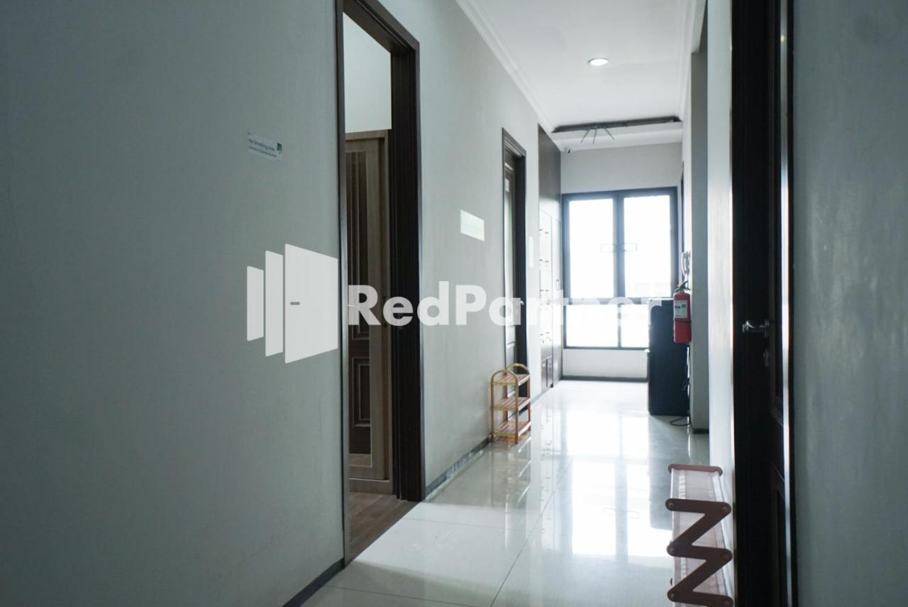 Toba Mansion Syariah Near Benhil Redpartner Hotel Джакарта Екстериор снимка