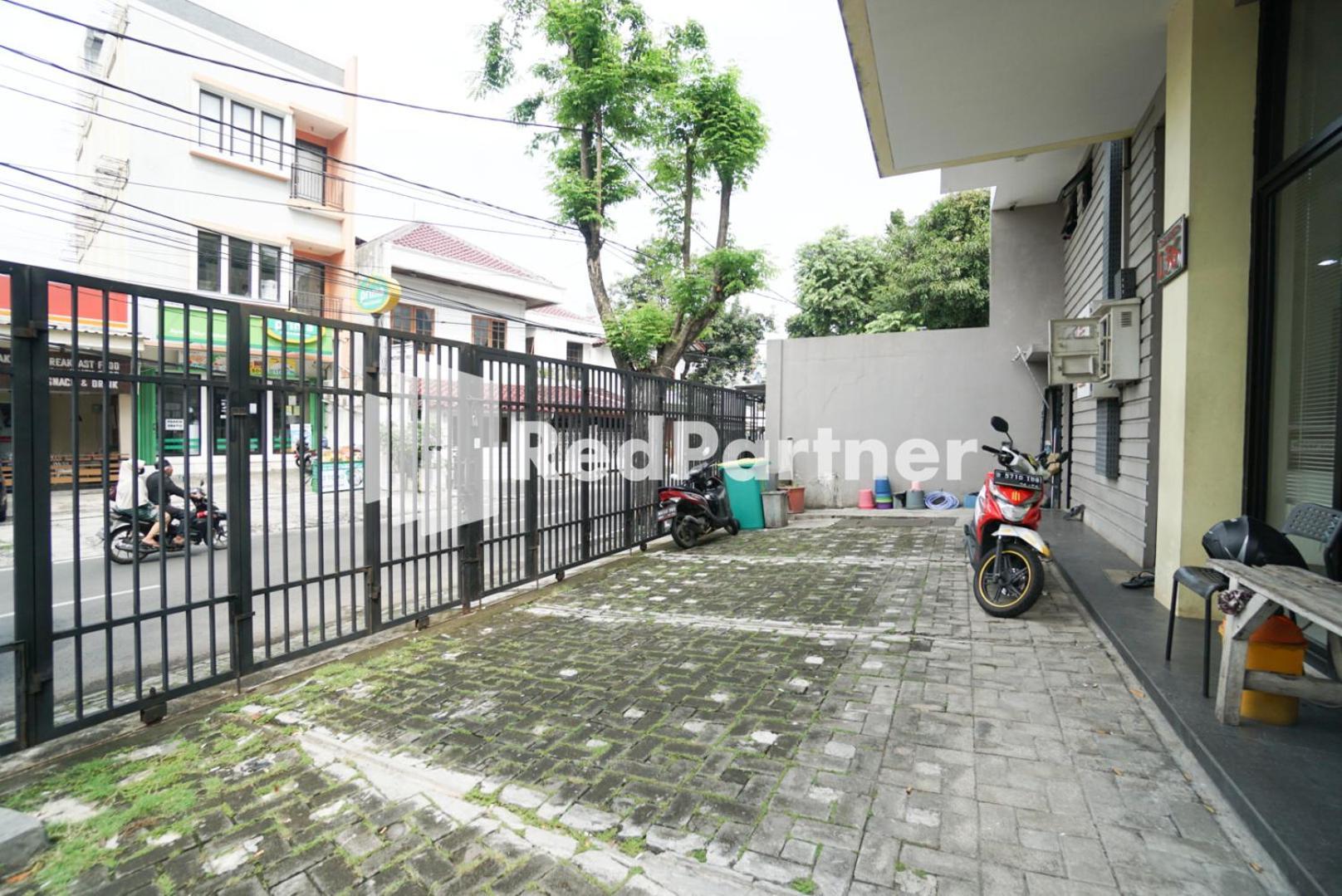 Toba Mansion Syariah Near Benhil Redpartner Hotel Джакарта Екстериор снимка